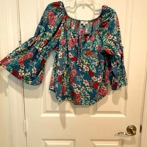 Bohemian style Chenault floral peasant top. Size small